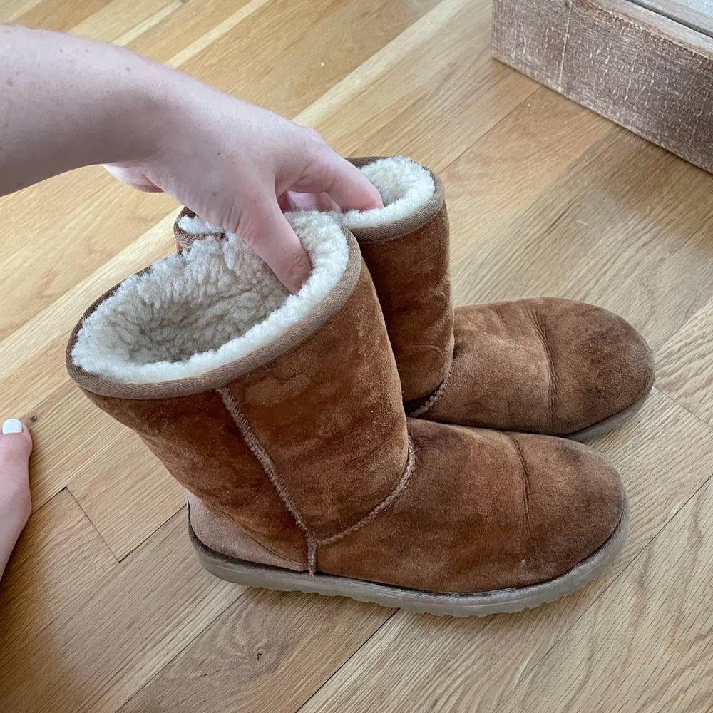 Tan Short Uggs
